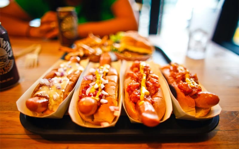 Cachorro Quente Brasileiro Com Pão Batata Palha Ketchup Maionese